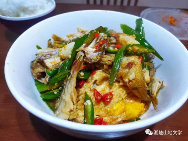 青椒荷包蛋炒魚(一)