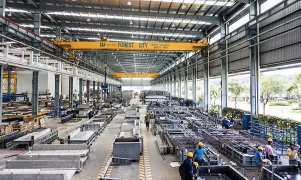 投入使用中的建筑工業化基地一期預制工廠